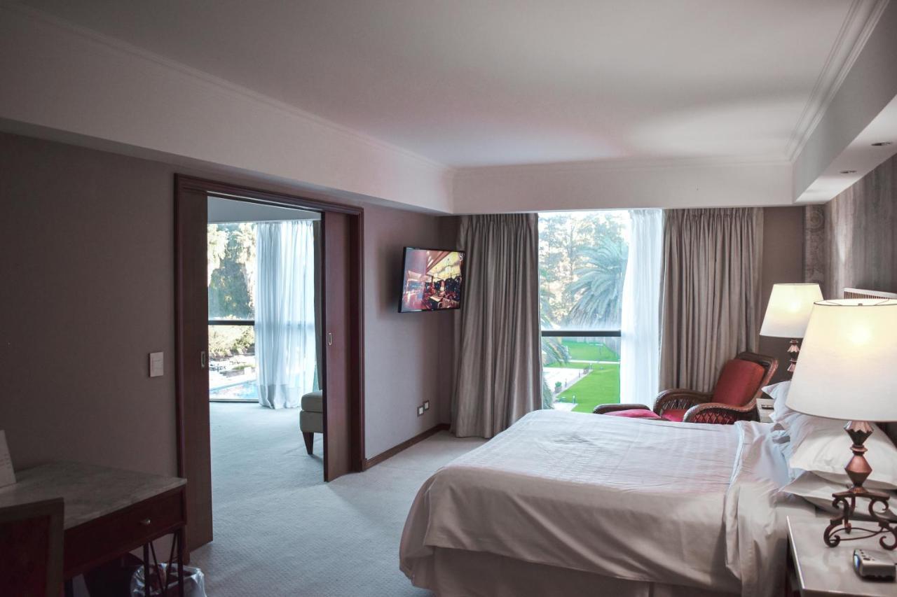 Sheraton Pilar Hotel & Convention Center Extérieur photo