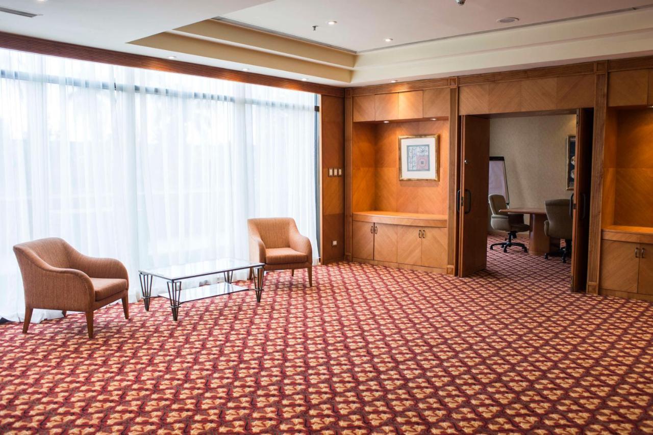 Sheraton Pilar Hotel & Convention Center Extérieur photo