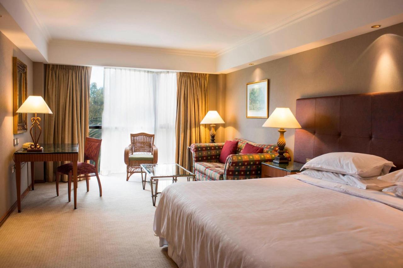 Sheraton Pilar Hotel & Convention Center Extérieur photo